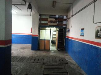 En Usera vendo un local planta calle