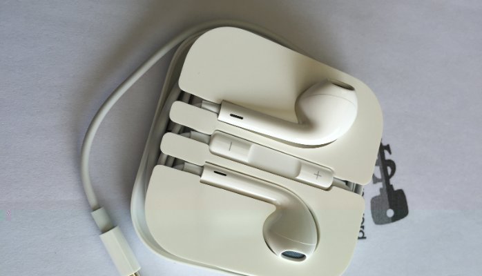 Brand new samsum/apple earphone